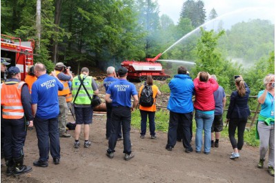 Hasiči bojovali s rozsáhlým lesním požárem u hranic s Polskem. V rámci cvičení Forest Fire 2017