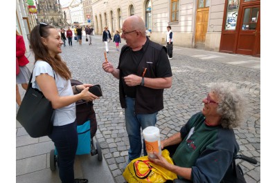 Lidé zakoupením zasukovaných tkaniček podpořili olomoucký Spolek Trend vozíčkářů