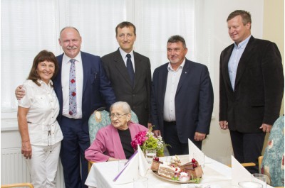 Olomoucký kraj má další stoletou občanku. Pogratulovat jí přijel hejtman Ladislav Okleštěk