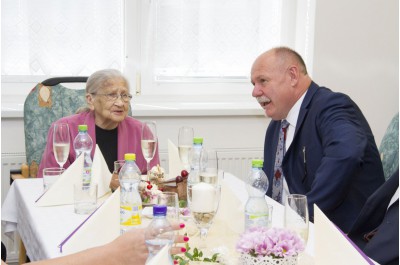 Olomoucký kraj má další stoletou občanku. Pogratulovat jí přijel hejtman Ladislav Okleštěk
