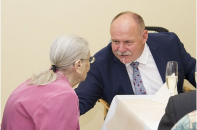 Olomoucký kraj má další stoletou občanku. Pogratulovat jí přijel hejtman Ladislav Okleštěk