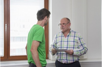 Hejtman Ladislav Okleštěk ocenil zaměstnance krajského úřadu za aktivní účast v soutěži Do práce na kole
