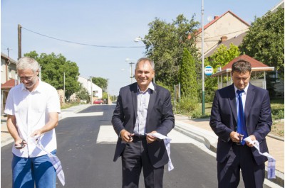 Náměstek hejtmana Jan Zahradníček otevřel zrekonstruovaný průtah Odrlicemi