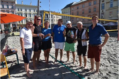 Volejbalistky Olomouce a Šternberku bavily Horní náměstí při beachové show