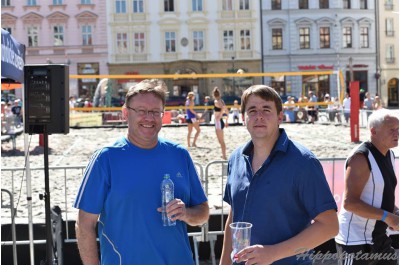 Volejbalistky Olomouce a Šternberku bavily Horní náměstí při beachové show