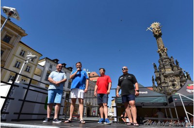 Volejbalistky Olomouce a Šternberku bavily Horní náměstí při beachové show
