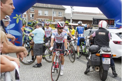 Druhým dnem pokračuje Czech Cycling Tour. Dnešní etapu odstartoval hejtman Ladislav Okleštěk