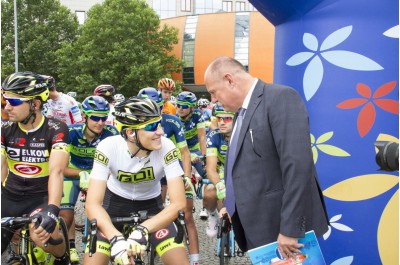 Druhým dnem pokračuje Czech Cycling Tour. Dnešní etapu odstartoval hejtman Ladislav Okleštěk