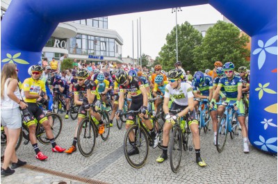 Druhým dnem pokračuje Czech Cycling Tour. Dnešní etapu odstartoval hejtman Ladislav Okleštěk