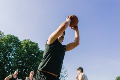 Lidé, kteří rádi sportují, přispívají k pořízení nového vybavení chráněného bytu