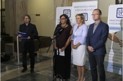 Kraje obdrží od Ministerstva práce a sociálních věcí doplatek 822 milionů korun na růst platů v sociálních službách