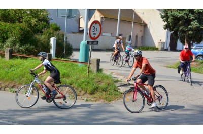 Na kola sedli závodníci všech generací Foto: Jan Teimer