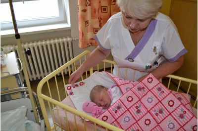 Jesenická porodnice dostala patchworkové dárečky pro novorozence
