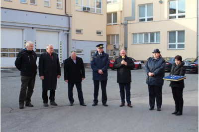 K požárům i nehodám s novou cisternou. Hasičům ji koupil kraj Foto: HZS OK