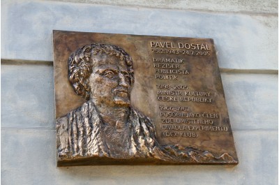 Pavel Dostál má v Olomouci pamětní desku. Odhalena byla v den výročí srpnové okupace