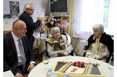 105letá babička oslavila narozeniny v dobré náladě