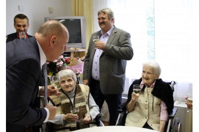 105letá babička oslavila narozeniny v dobré náladě