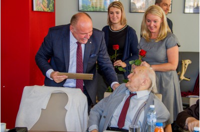 Hejtmanství přispěje politickým vězňům na léky