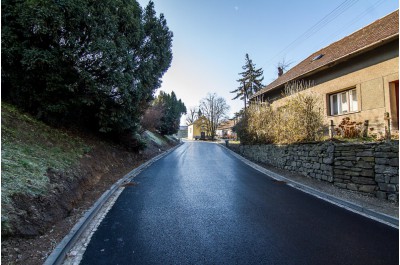 Nová vozovka usnadní průjezd přes Lazníky