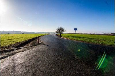 Nová vozovka usnadní průjezd přes Lazníky