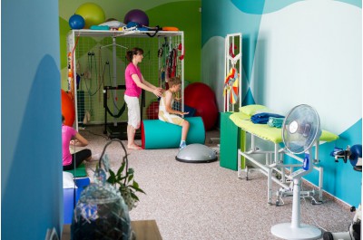 Kraj pomůže rodinám dětí s neurologickým onemocněním. Přispěje na jejich rehabilitaci