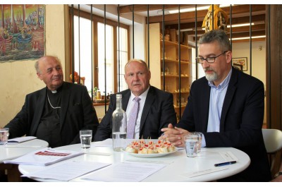 Lidé bez domova dostanou šanci pracovat. Jak dál, řešil hejtman u kulatého stolu