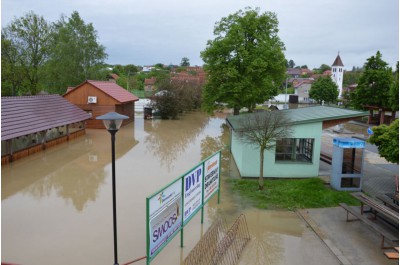 Žádná komáří svatba. Kraj obci přispěje na postřik proti otravnému hmyzu    Foto: OÚ Ústí