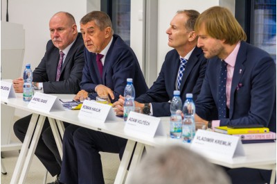 Návštěva premiéra v kraji měla dvě velká témata – zdravotnictví a dopravní stavby