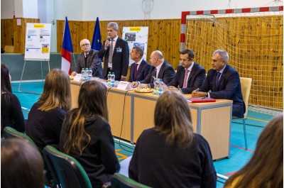 Návštěva premiéra v kraji měla dvě velká témata – zdravotnictví a dopravní stavby