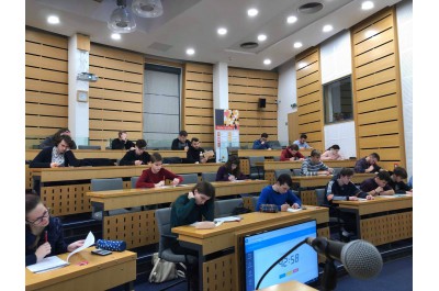 Ekonomická olympiáda prověřila znalosti studentů z Olomouckého kraje