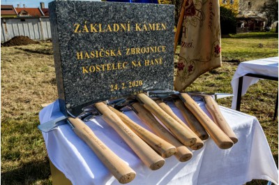 Kostelečtí hasiči budou mít novou zbrojnici. Stavba už začala
