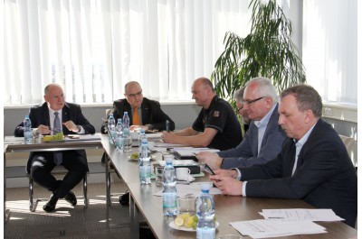 Do kraje míří půl miliónu roušek. Hejtman vyzve starosty k zavedení zákazu podomního prodeje