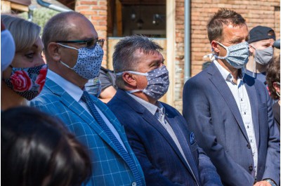 Hotovo. Červený domek v Kostelci na Hané opět připomíná básníka Petra Bezruče