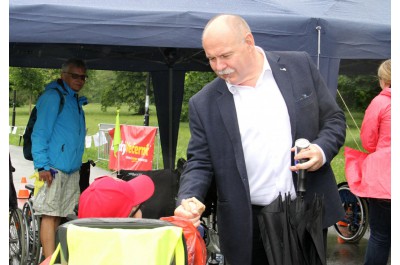 Neobvyklý závod spojil lidi s hendikepem