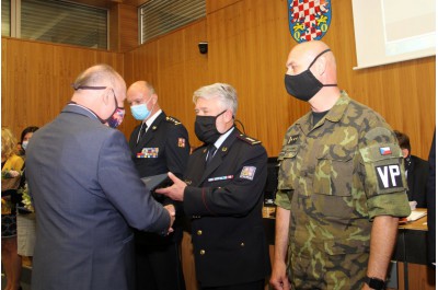 Hejtman udělil 12 medailí. Patří vám všem 