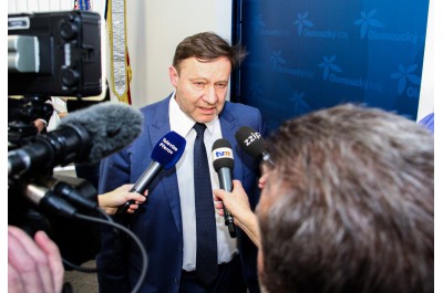 Přebytek z loňska, zapojení finanční rezervy i možnost úvěru. Kraj plánuje cestu z koronakrize