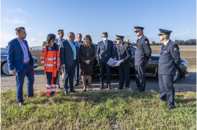 Premiér v kraji. Poděkoval záchranářům a navštívil firmy, které pomohly během koronakrize 