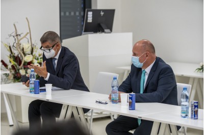 Premiér v kraji. Poděkoval záchranářům a navštívil firmy, které pomohly během koronakrize 