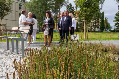 Léčebný ústav má nový park. Voní květinami a umí zahnat stres