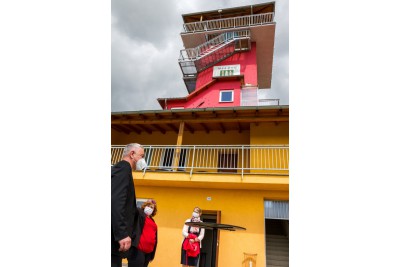 Přáslavice mají opravenou školu a nové hřiště. Přispěl také Olomoucký kraj