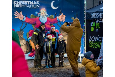 Závodníci Christmas Night Run Olomouc rozzářili Floru  Foto: Tomáš Stoupa