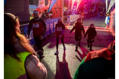 Závodníci Christmas Night Run Olomouc rozzářili Floru  Foto: Tomáš Stoupa