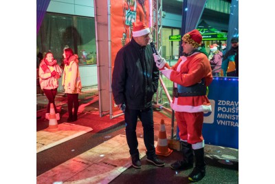 Závodníci Christmas Night Run Olomouc rozzářili Floru  Foto: Tomáš Stoupa