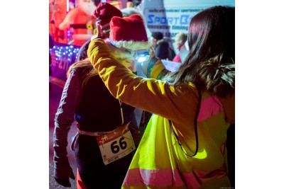 Závodníci Christmas Night Run Olomouc rozzářili Floru  Foto: Tomáš Stoupa