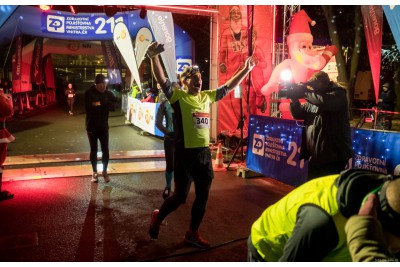 Závodníci Christmas Night Run Olomouc rozzářili Floru  Foto: Tomáš Stoupa