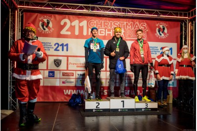 Závodníci Christmas Night Run Olomouc rozzářili Floru  Foto: Tomáš Stoupa