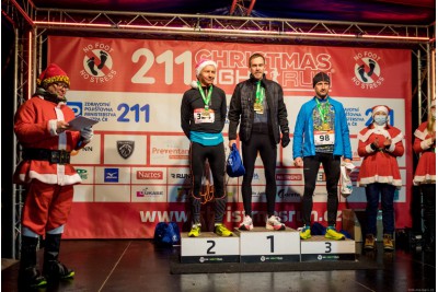 Závodníci Christmas Night Run Olomouc rozzářili Floru  Foto: Tomáš Stoupa