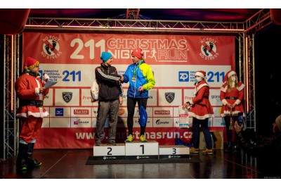 Závodníci Christmas Night Run Olomouc rozzářili Floru  Foto: Tomáš Stoupa
