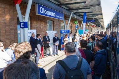 V Olomouci se představil vlak budoucnosti. Jezdí na vodík