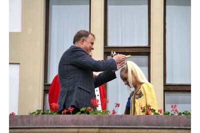 Majáles poprvé ozdobil královský pár